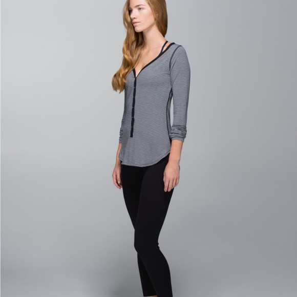 Lululemon Awesoma Henley, Sz 4 - Picture 5 of 5